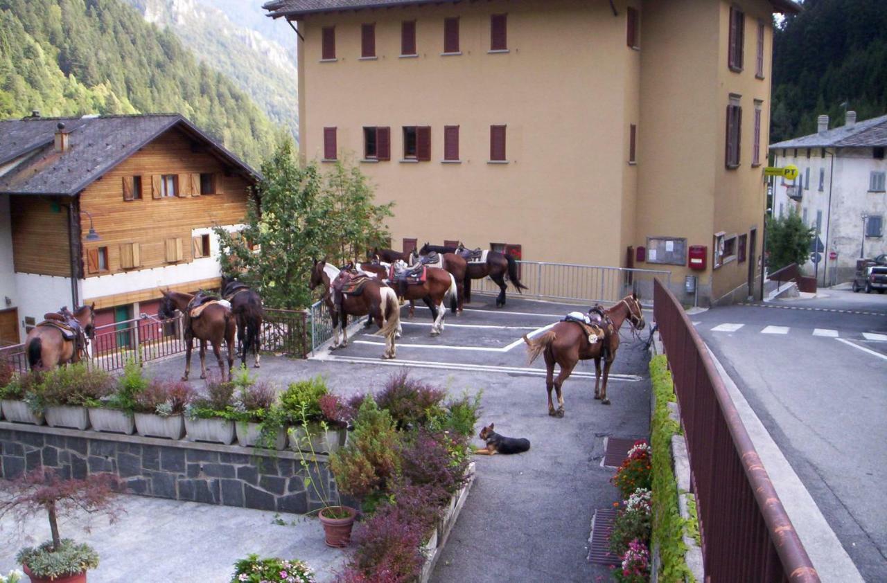 Albergo Ristorante Sole Mezzoldo Exterior photo